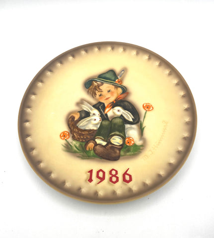 Vintage Goebel Hummel annual collector plate, 1986 - Playmates, Hum279